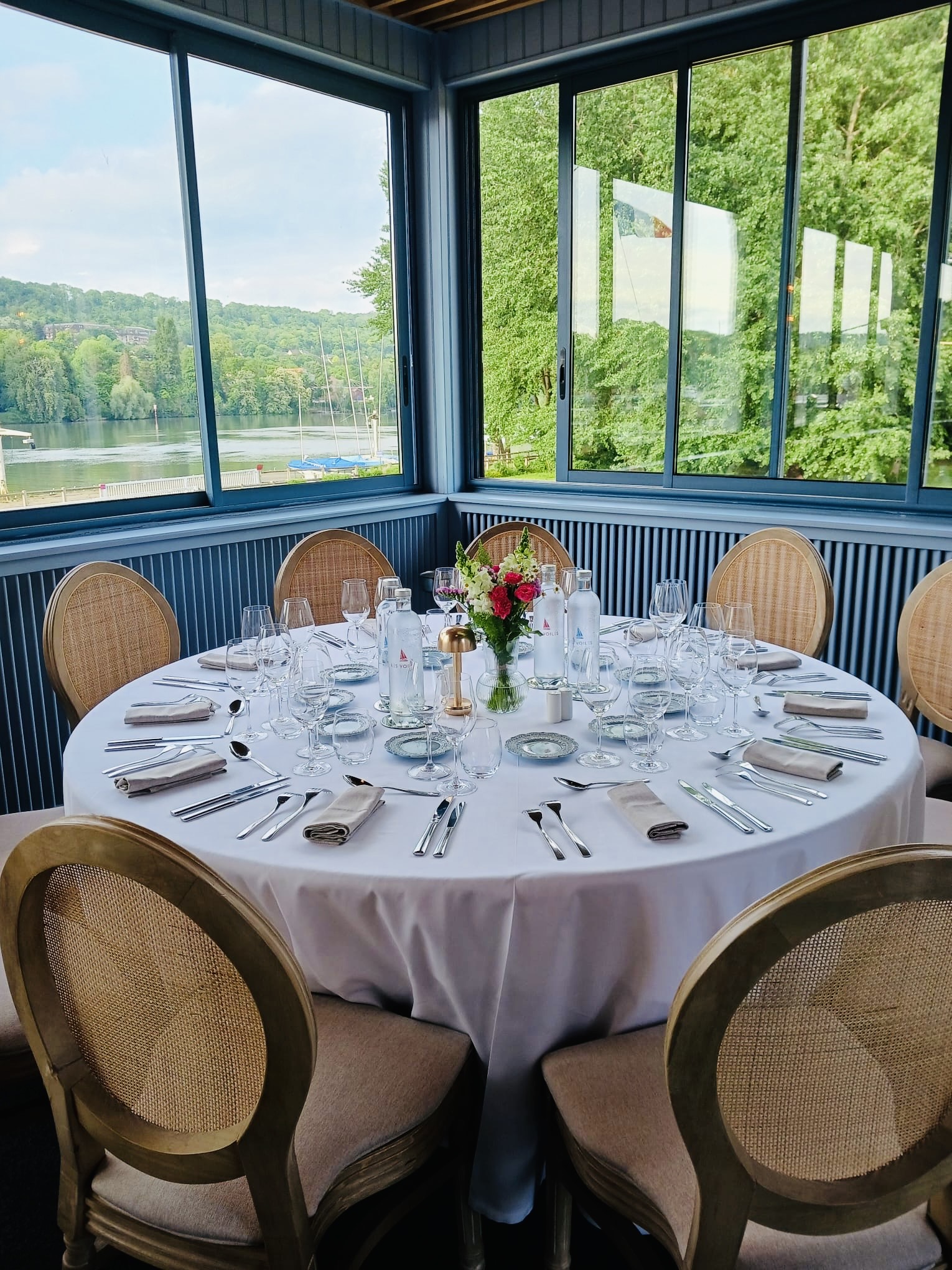 LES VOILES_TABLE RESTAURANT