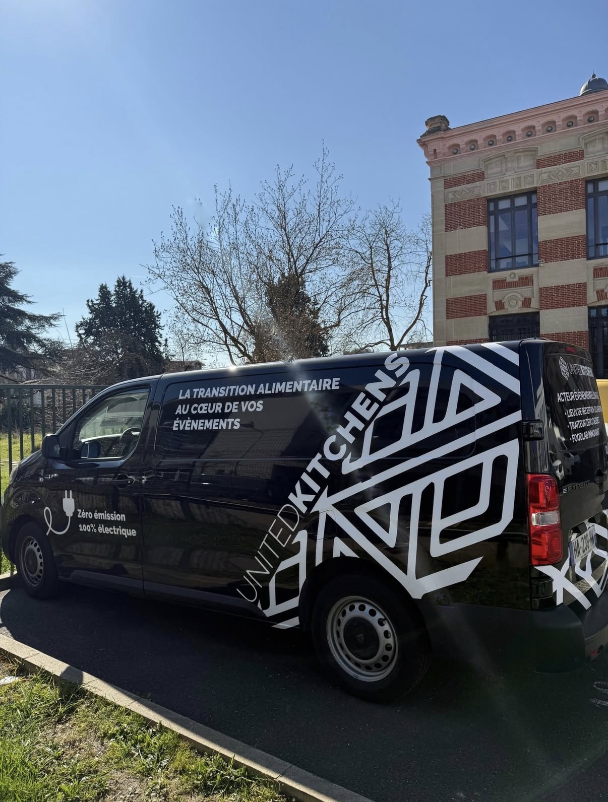 Véhicule électrique United Kitchens pour livraison zéro carbone de lunch bags